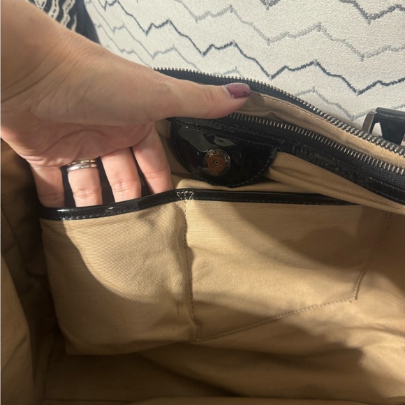 BURBERRY HANDBAG 😊😊 💯 % - Picture 16 of 16